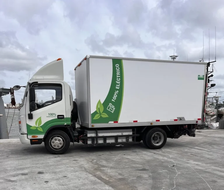 Electric truck with elevator